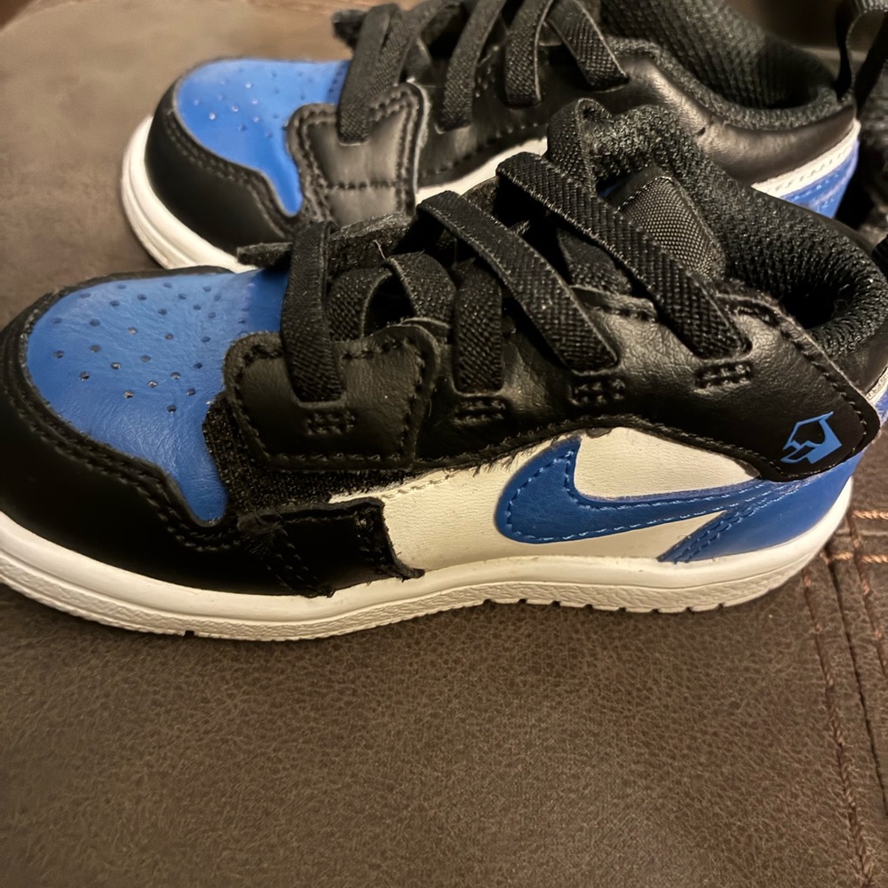 Nike Kids Black and Blue Sneakers